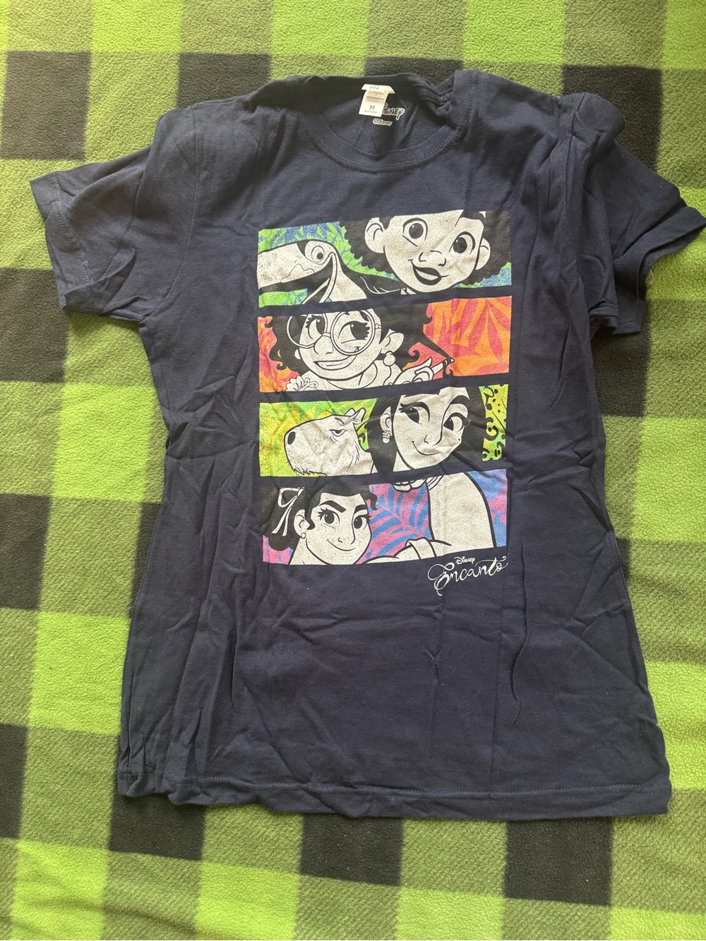 NWOT: Disney Encanto Tshirt - Women’s MEDIUM